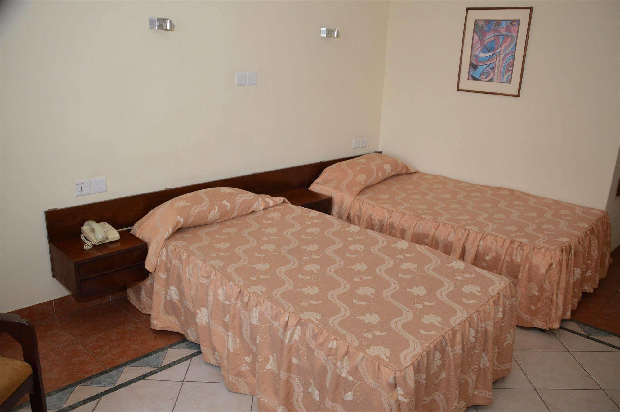 Sentrim 680 Hotel Nairobi Exteriör bild